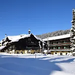 Unterhof Hotel 4*
