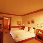 Unterhof Hotel 4*