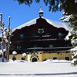 Unterhof Hotel 4*