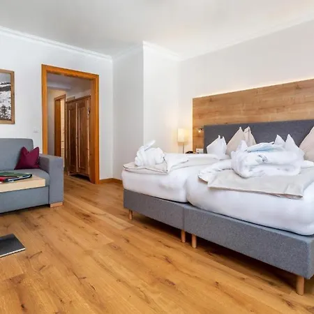 Unterhof Hotel 4*