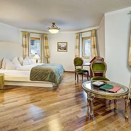 Unterhof Hotel 4*