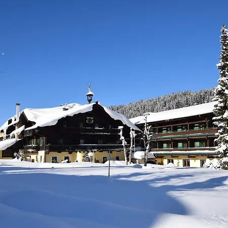 Unterhof Hotel 4*